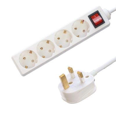 EU-Standardstromstreifen mit 4 Steckdosen Überspannungsschutz-Schalter USB A Ausgangsanschlüsse H05VV-F 3x1.25MM2 Kabel und UK 3 Pin Stecker