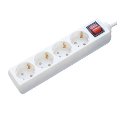 EU-Standardstromstreifen mit 4 Steckdosen Überspannungsschutz-Schalter USB A Ausgangsanschlüsse H05VV-F 3x1.25MM2 Kabel und UK 3 Pin Stecker