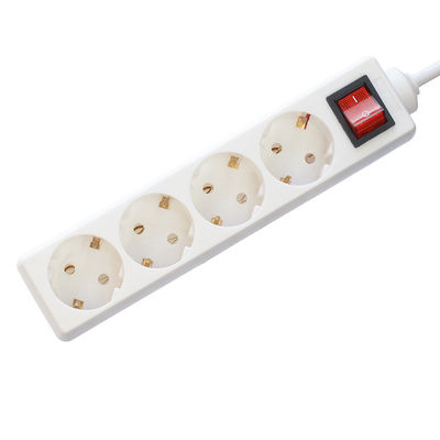 EU-Standardstromstreifen mit 4 Steckdosen Überspannungsschutz-Schalter USB A Ausgangsanschlüsse H05VV-F 3x1.25MM2 Kabel und UK 3 Pin Stecker
