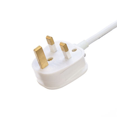 EU-Standardstromstreifen mit 4 Steckdosen Überspannungsschutz-Schalter USB A Ausgangsanschlüsse H05VV-F 3x1.25MM2 Kabel und UK 3 Pin Stecker