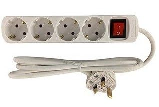 EU-Standardstromstreifen mit 4 Steckdosen Überspannungsschutz-Schalter USB A Ausgangsanschlüsse H05VV-F 3x1.25MM2 Kabel und UK 3 Pin Stecker